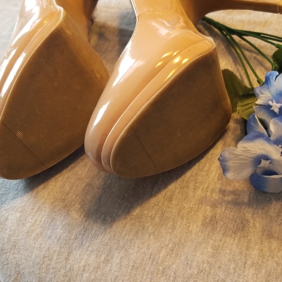 Size 9 Nude Patent Leather Steve Madden Heels - Picture 6 of 7